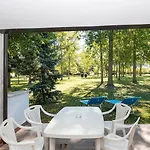 Pra' Delle Torri Village Кемпинг Каорле
